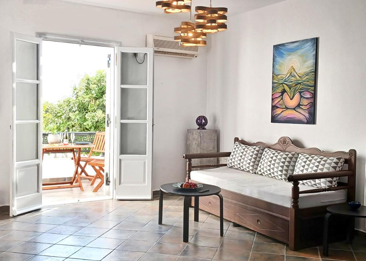 Sea Lilies Suites Pláka Esterno foto