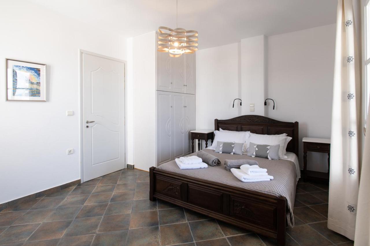 Sea Lilies Suites Pláka Esterno foto