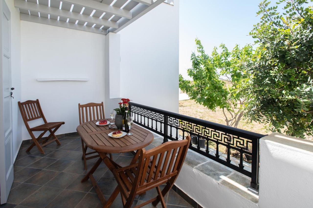 Sea Lilies Suites Pláka Esterno foto