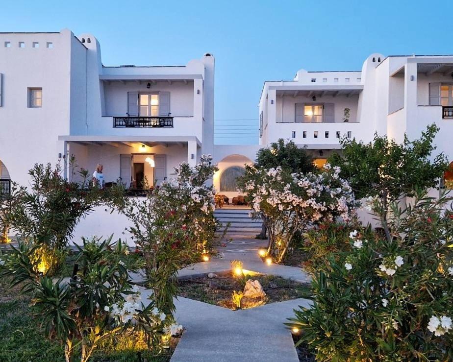 Sea Lilies Suites Pláka Esterno foto