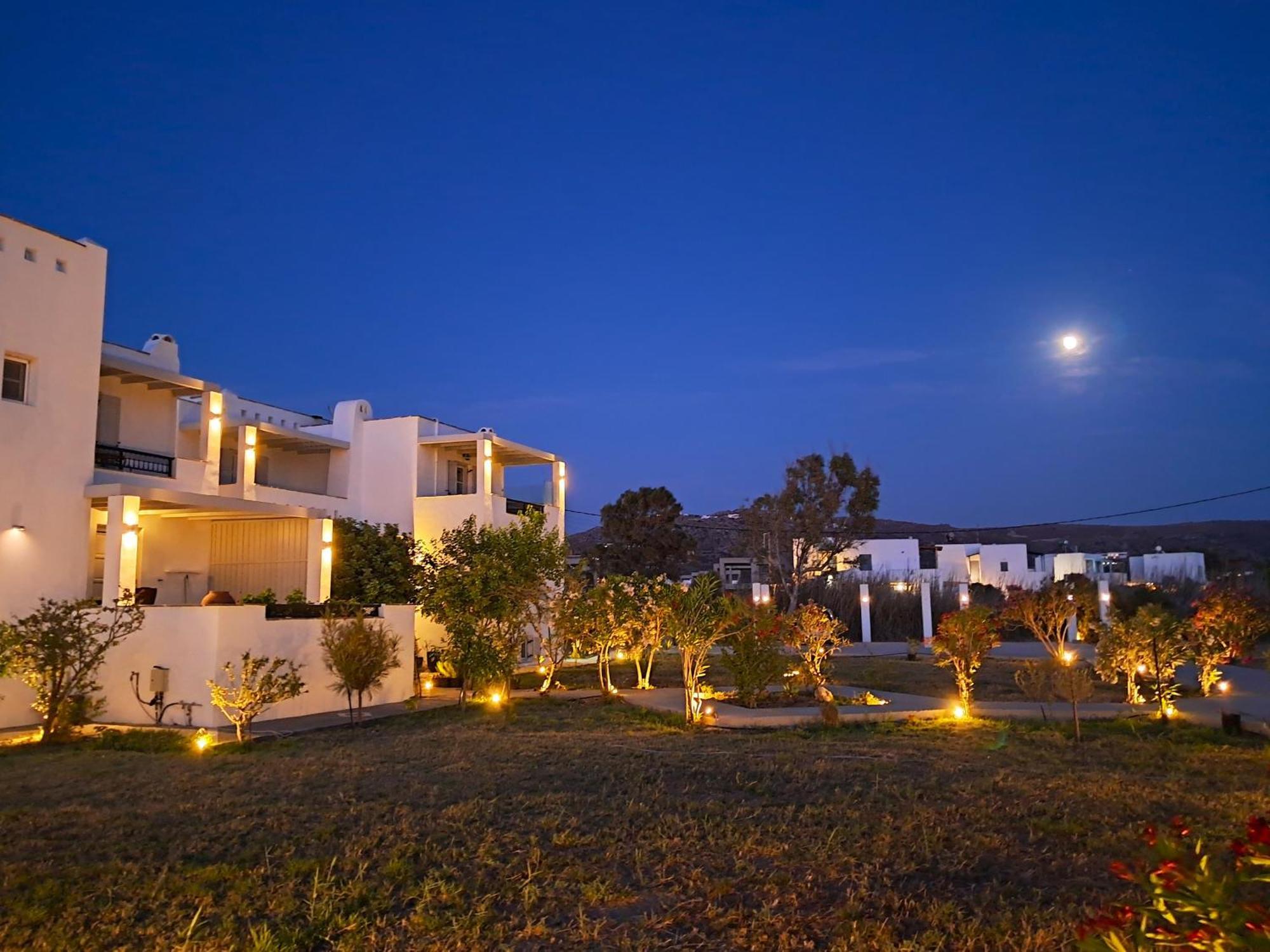 Sea Lilies Suites Pláka Esterno foto