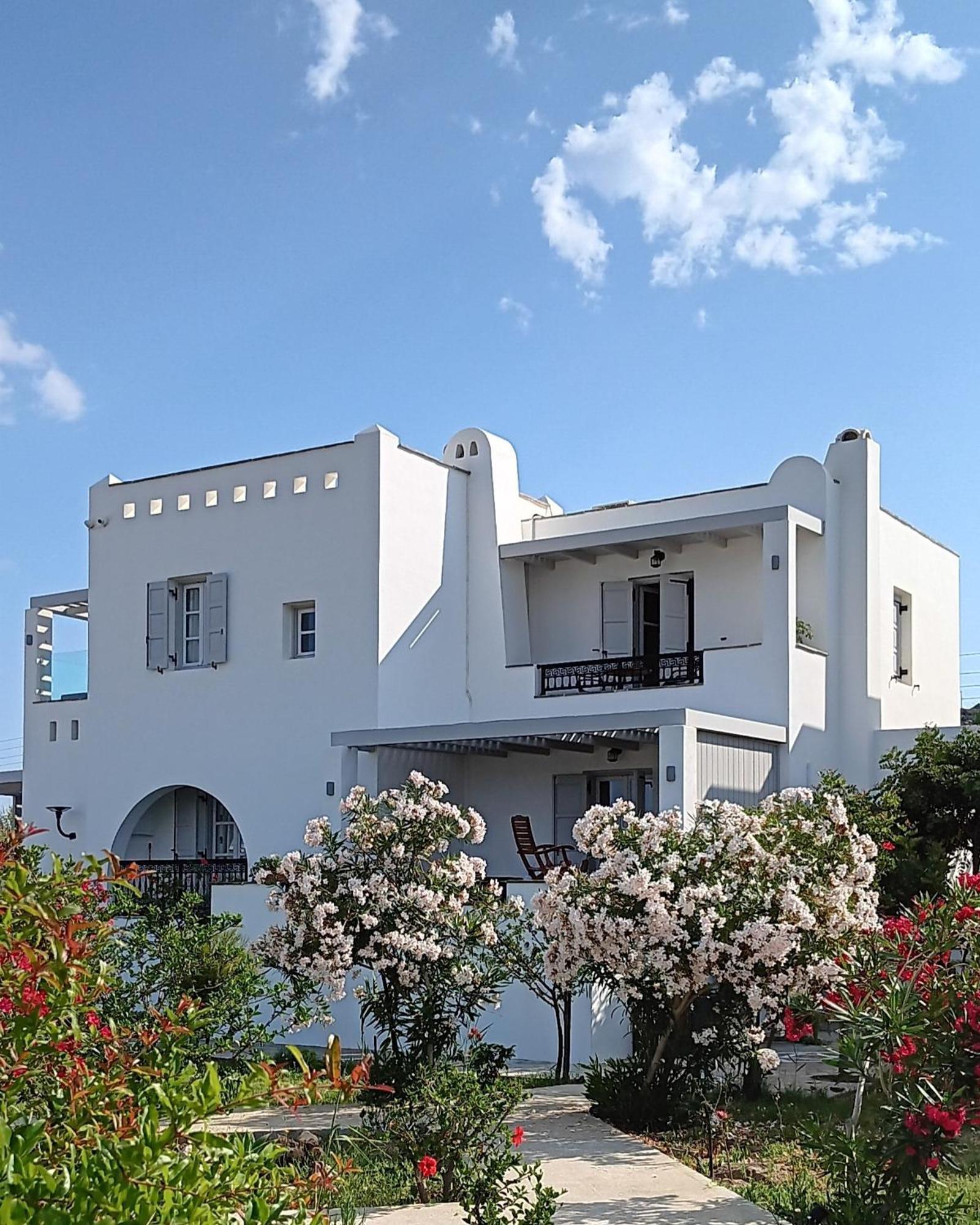 Sea Lilies Suites Pláka Esterno foto